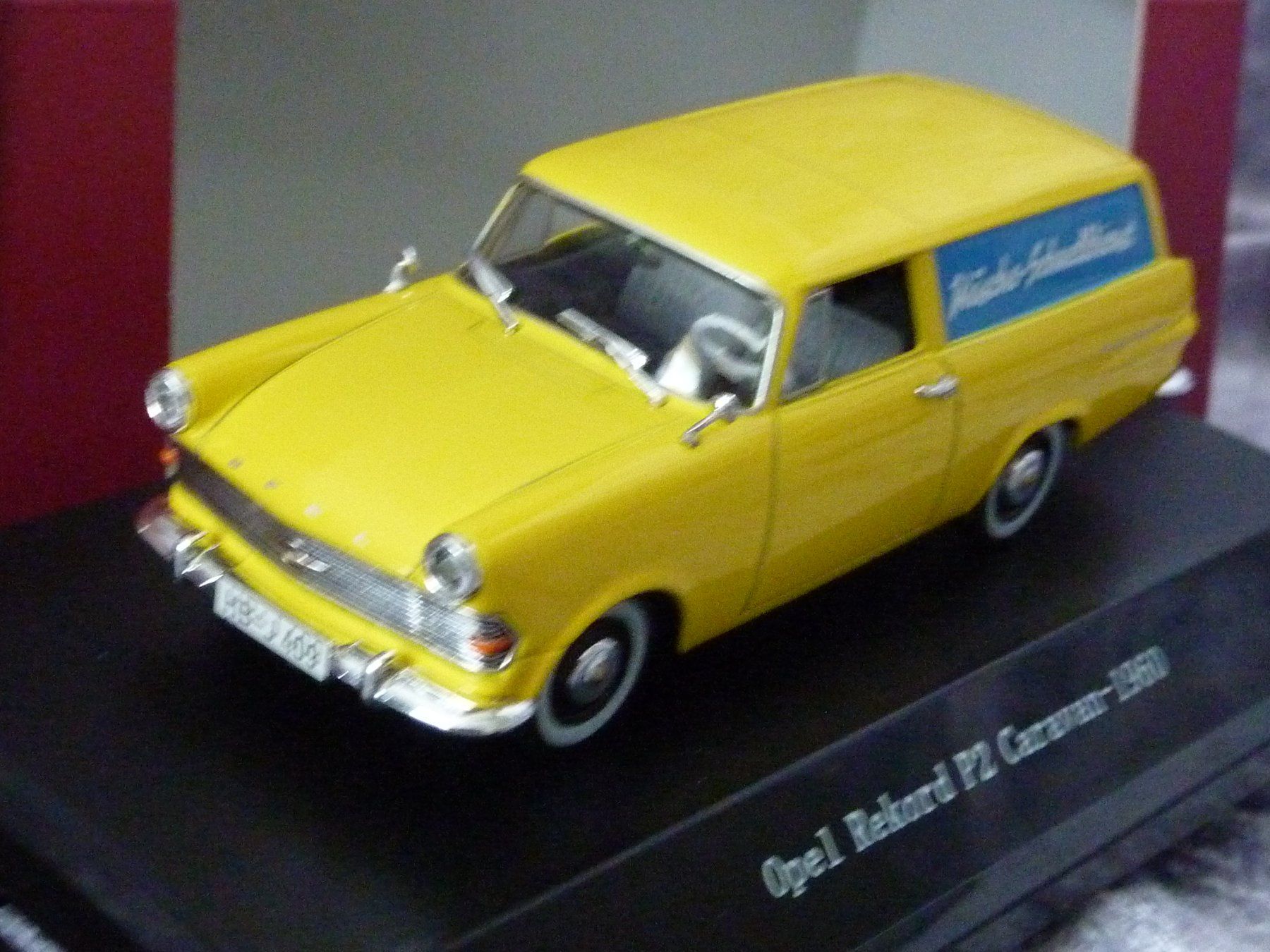 Opel Modellini d'auto: Opel Rekord P2 Caravan 1960 – Nuovo e nell'imballaggio originale da Dürrenäsch venduto da modellautos4you 1