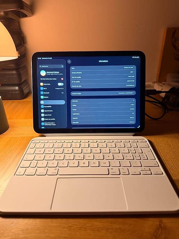 Tastaturen: Magic Keyboard Folio pour iPad A16  – Gebraucht aus Bulle von jossMELAYE