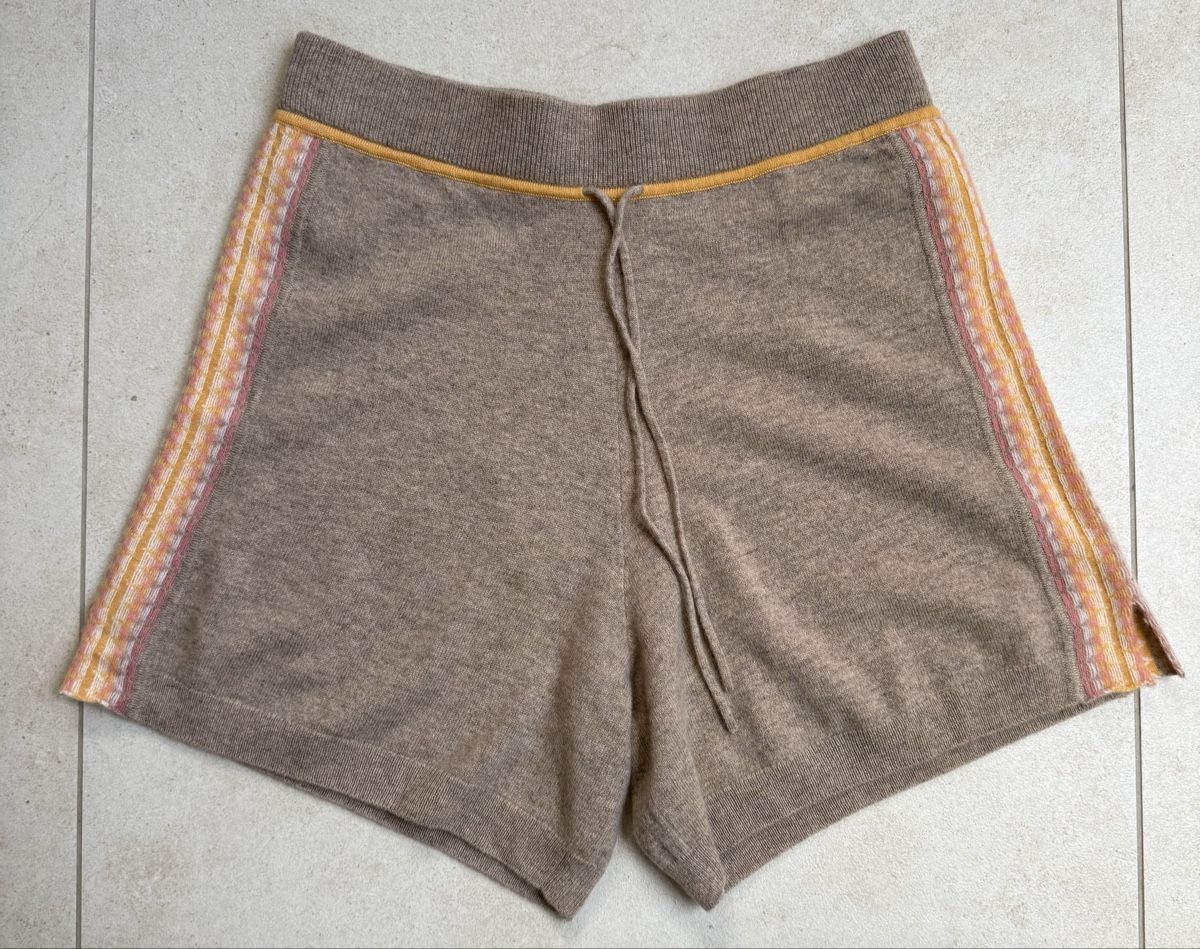 Repeat Lots de vêtements: REPEAT Luxury Kaschmir-Set- Pullover one size- Short Gr. 38 – Neuf (Voir description) à St-Sulpice VD par Nnie 6