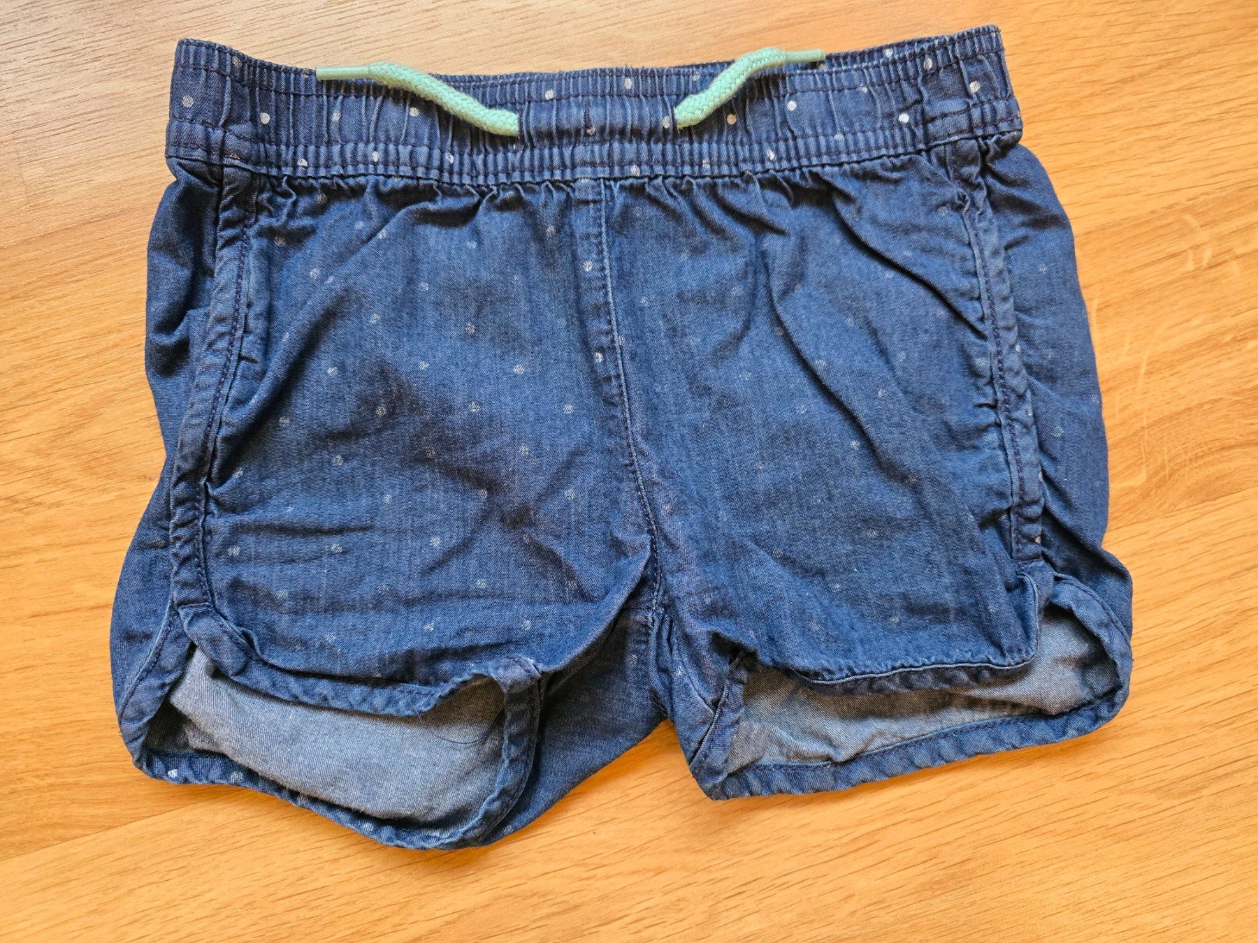 Pantaloni: Shorts / Kurze Hose Gr. 98 / 104 – Usato da Büttikon AG venduto da Amineah