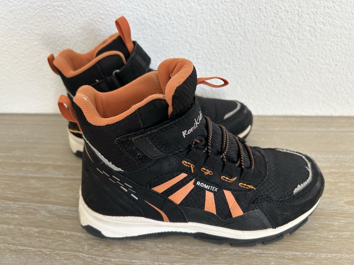 Scarpe per ragazzi: Kinder Schuhe Romikids schwarz orange Grösse 32 – Usato da Wolhusen venduto da eve_m6cg