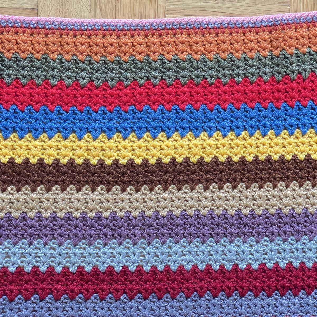Coperte: Handgestrickte Decke mehrfarbig gestreift  – Nuovo (secondo la descrizione) da Bern venduto da dek_7bjd 2