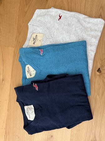 3 Hollister Sweatshirts S