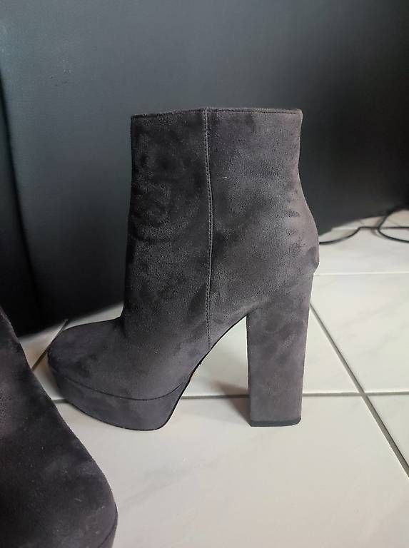 Scarpe da donna: High Heel Stiefeletten – Usato da Thörigen venduto da imo_5f9y 1