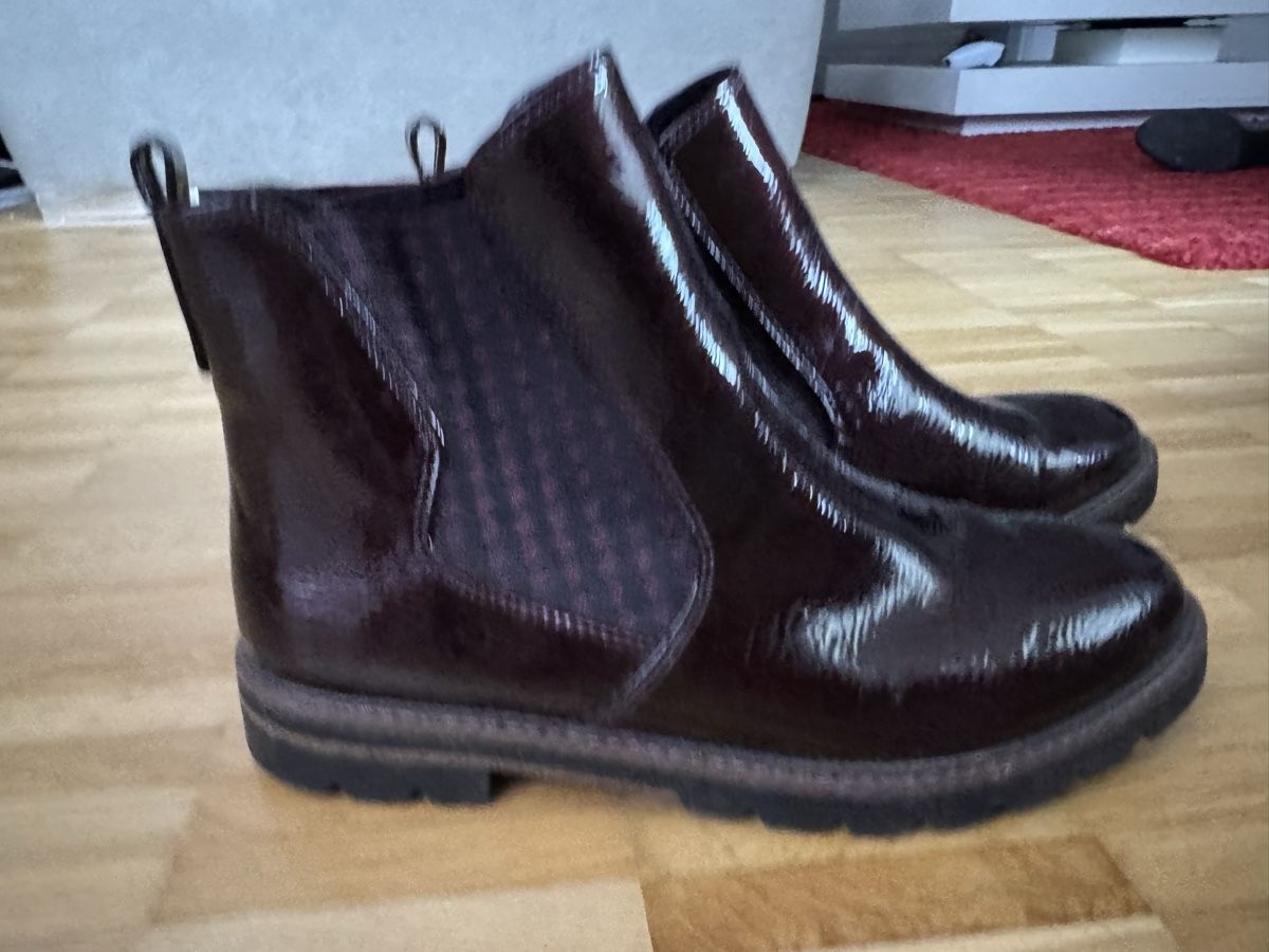 Damenschuhe: Lack Chelsea Boots Gr. 40  Schuhe – Neu (gemäss Beschreibung) aus Oetwil am See von posagabi 2