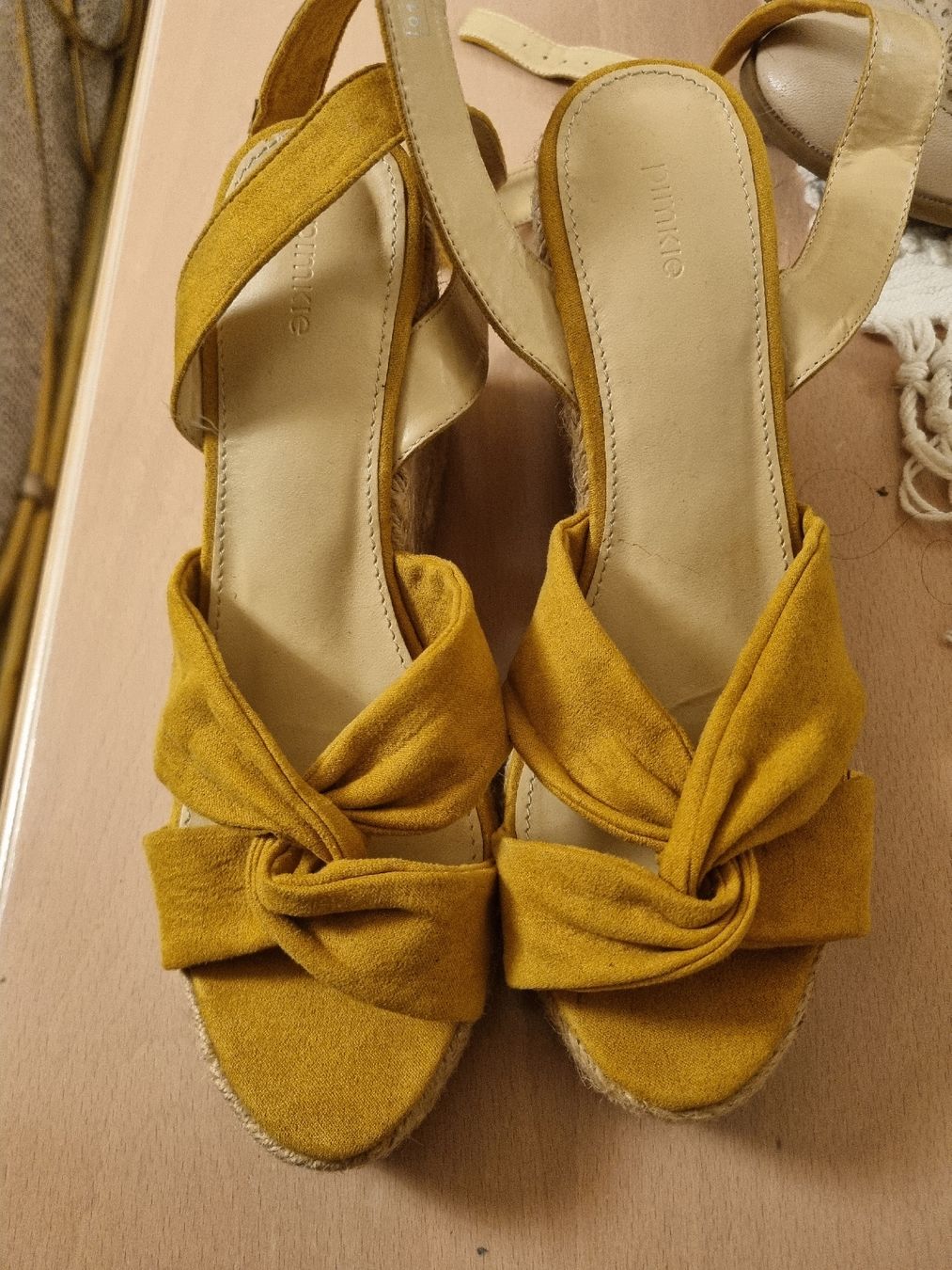 Scarpe da donna: Sandales 37 jaune moutarde – Nuovo (secondo la descrizione) da Peseux venduto da Seven_life