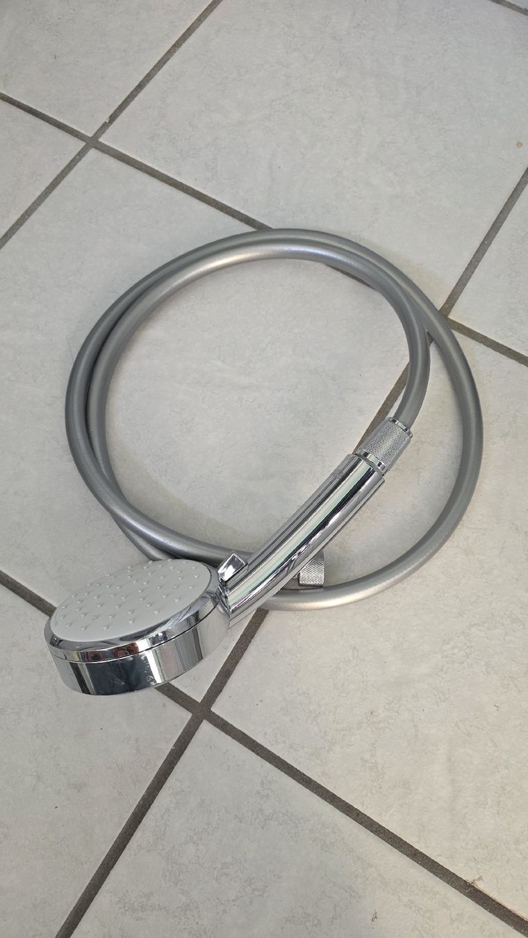 Grohe Armaturen: Mitigeur de baignoire/douche GROHE avec douchette+flexible – Gebraucht aus Attalens von Mishanya 2