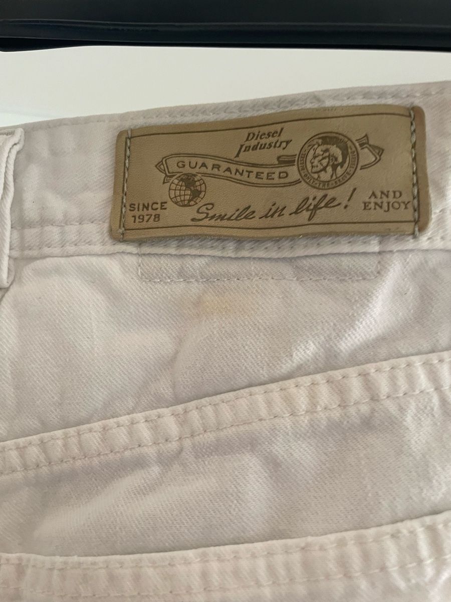 Diesel Pantalons: Shorts Diesel blanc taille 30 – D'occasion à Pâquier-Montbarry par mir_687p 4