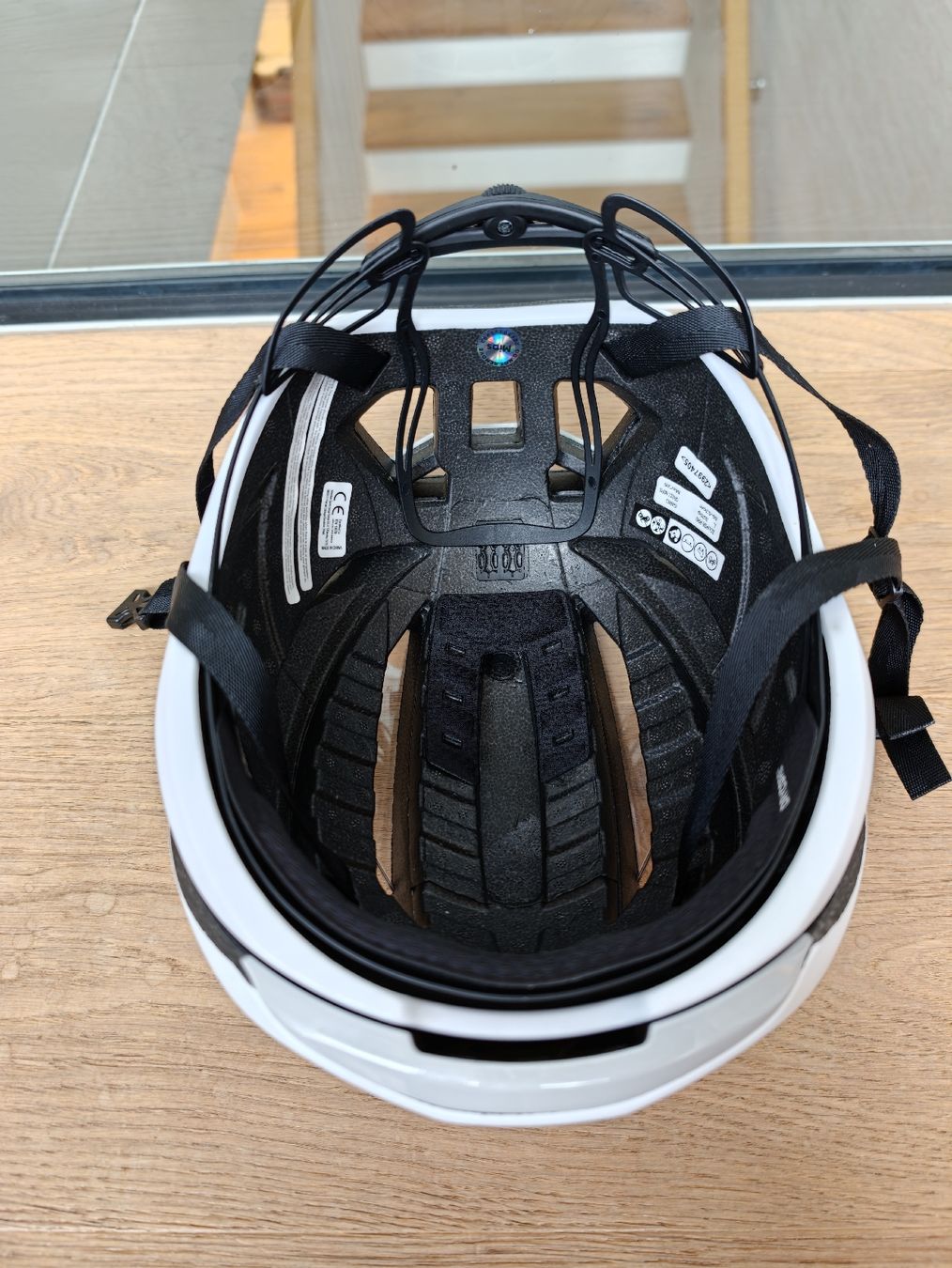 Giro Caschi: Giro Eclipse Pro Spherical - L - Weiss - inkl. Ersatzpads – Usato da Bachenbülach venduto da Food4Thought 4