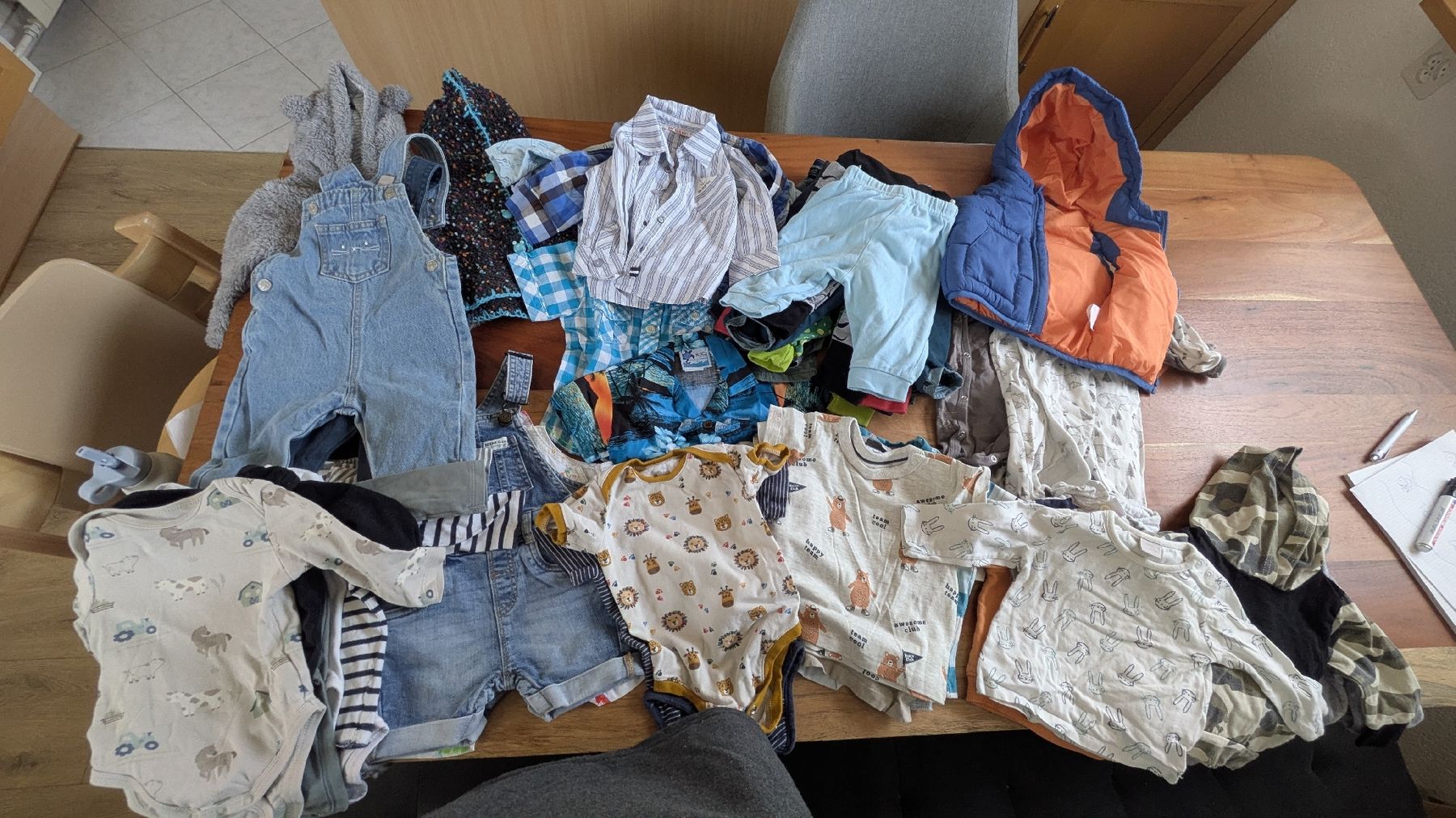 Ensembles coordonnés: grosses Kleiderpaket Grösse 68 Junge / 50 Teile – D'occasion à Staad SG par Reenalina