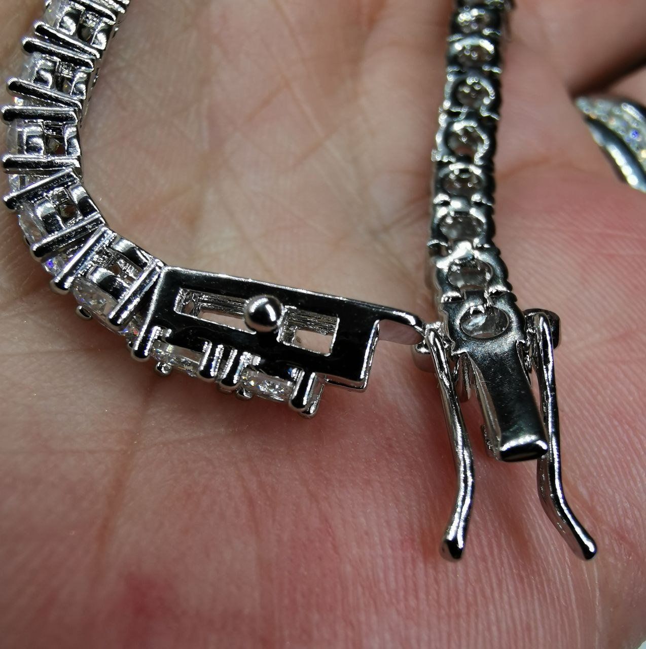 Bracciali & Braccialetti: Bracelet avec zircons – Nuovo e nell'imballaggio originale da Reconvilier venduto da Tsma67 2
