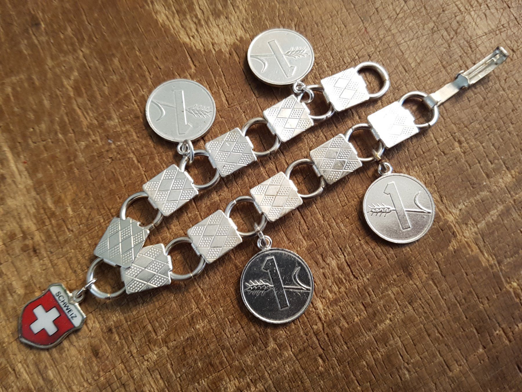 Bracciali & Braccialetti: Armband Schweiz Einräppler, emaill. Wappen versilbert – Usato da Ettingen venduto da Maranathatalitha 3