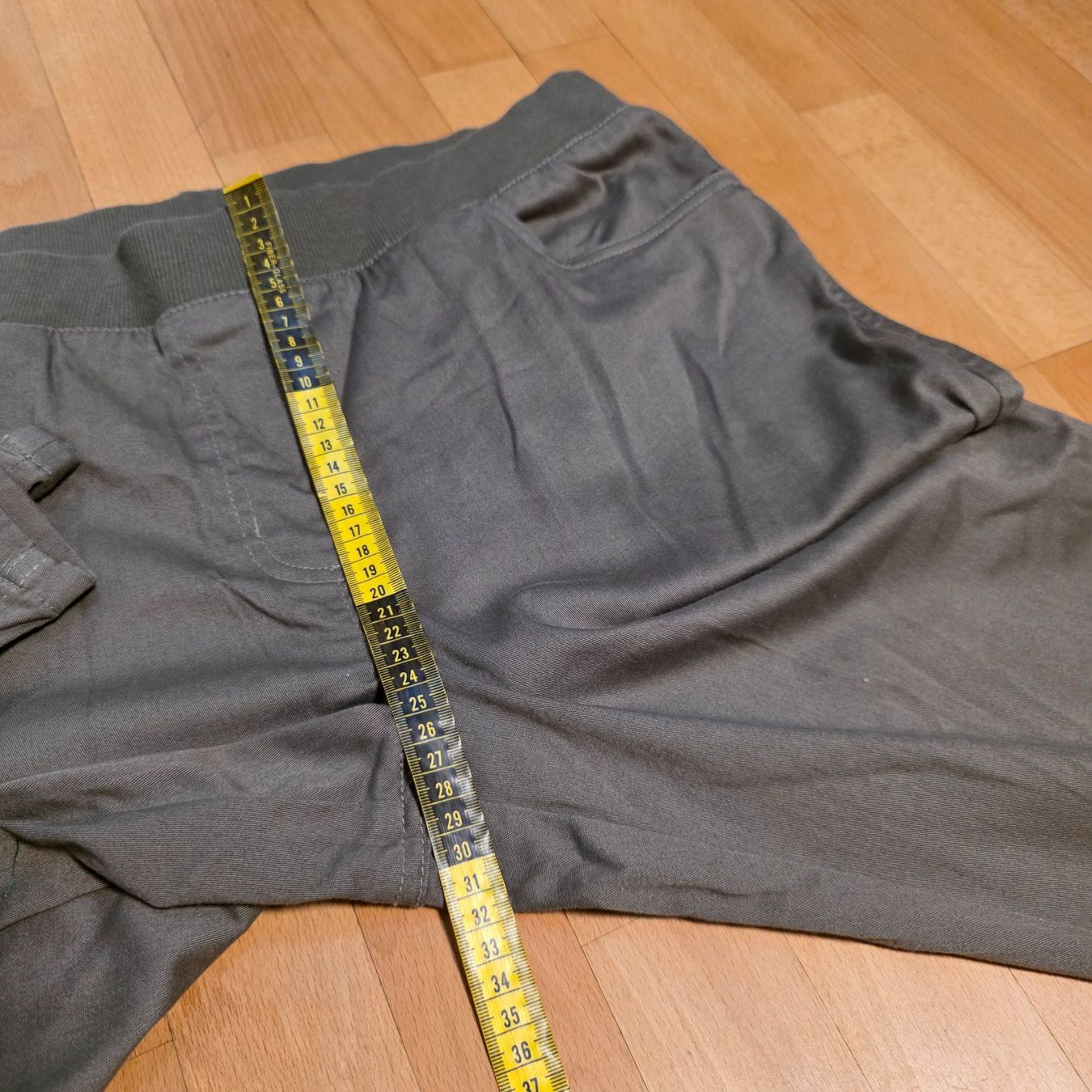 Pantaloni: Olivgrüne Hose Gr. 44 neuwertig – Usato da Wald ZH venduto da CapLux 7