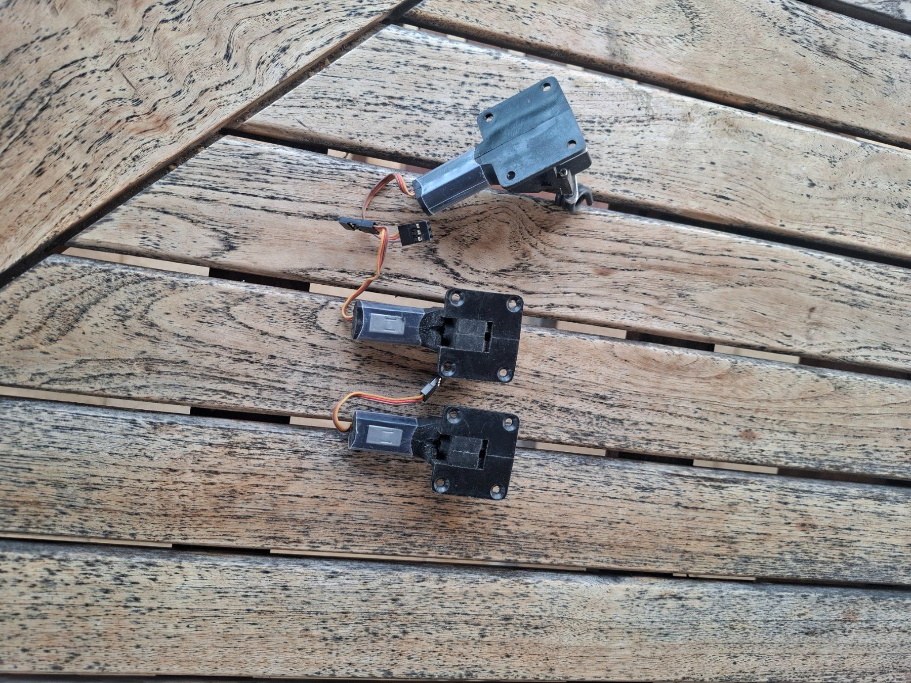 E-Flite Modellismo RC: Lot de 3 microservos pour modélisme, occasion – Usato da grandvillard venduto da ChanceVought