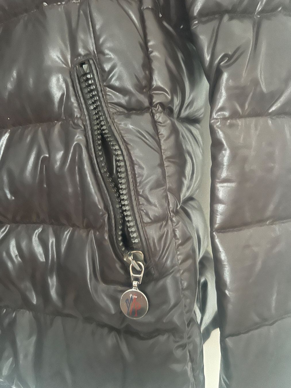 Moncler Vestes: Wunderschöne Moncler Winterjacke – D'occasion à Ostermundigen par emi_pbs6 4