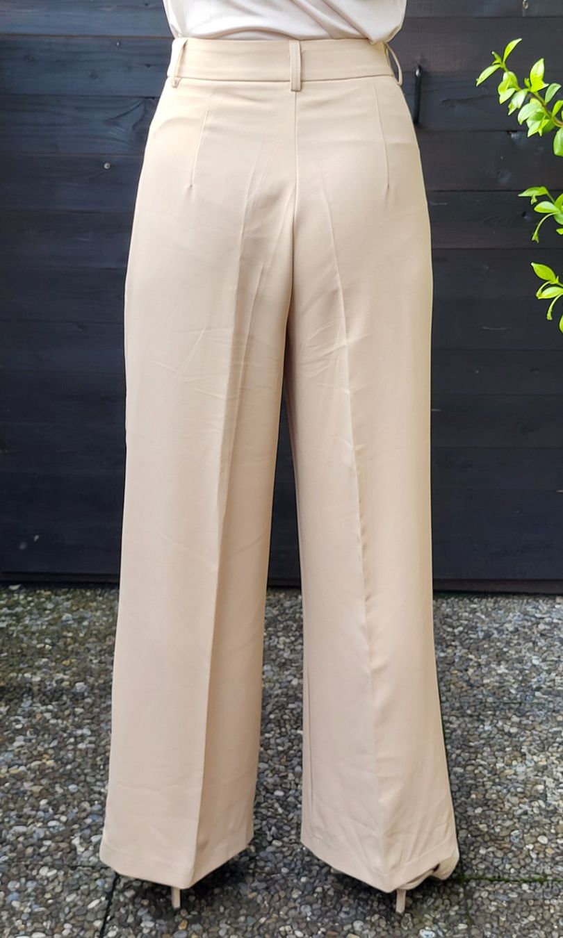 Pantaloni: Pantalon beige – Nuovo (secondo la descrizione) da Fribourg venduto da VictoriaShop7 1