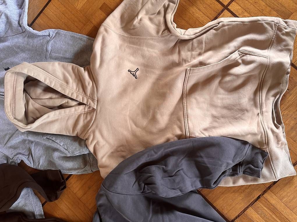 Maglioni & Felpe: Diverse Hoodies Grösse xs/ s – Usato da Pfeffikon LU venduto da jer_c5q7 4