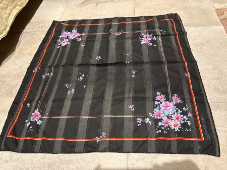 Schwarzes Foulard mit Blumenmuster - Amor