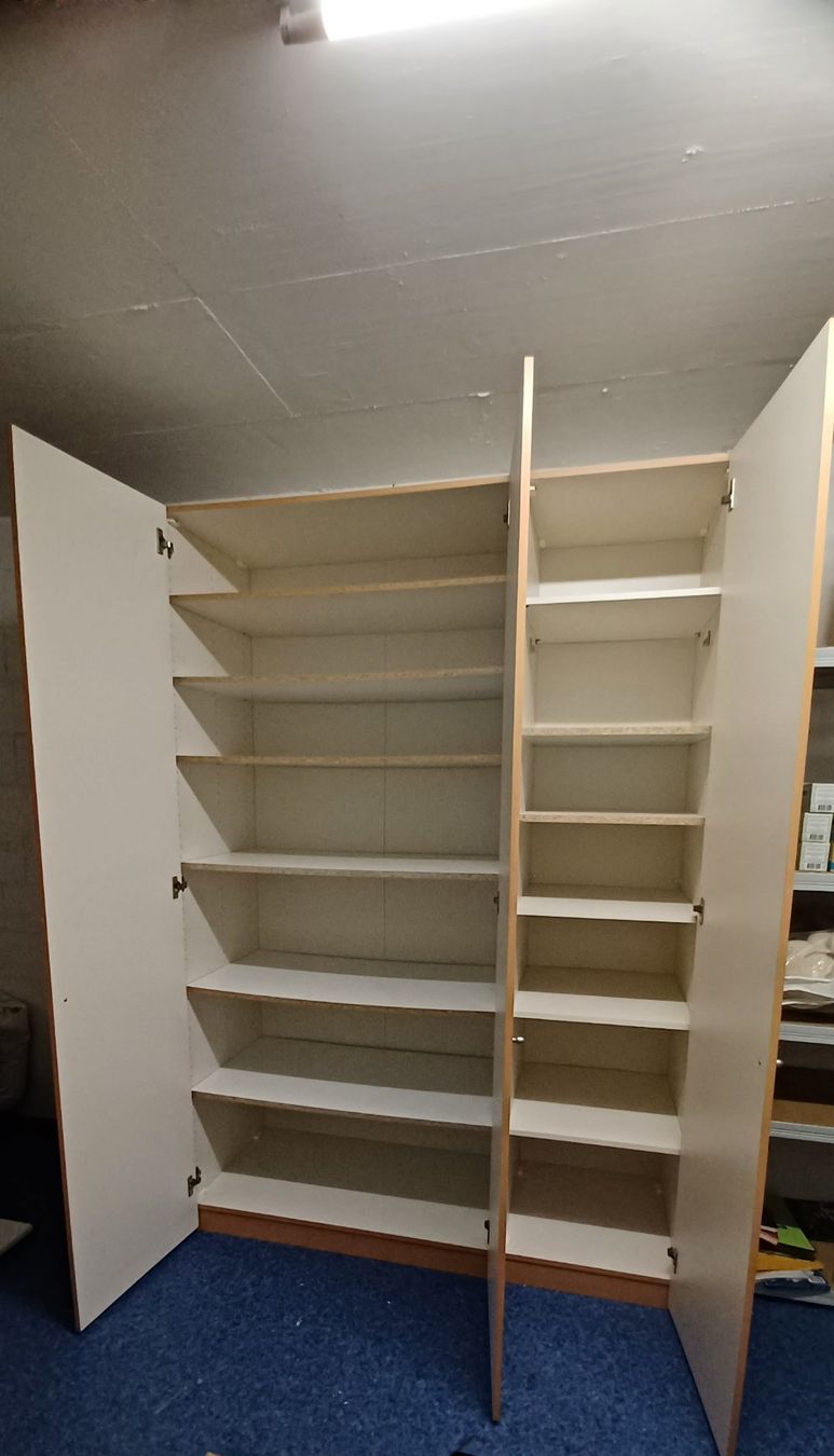 Armadi: Schrank H 220, B 150, T 60 cm – Usato da Hochdorf venduto da PHS 1