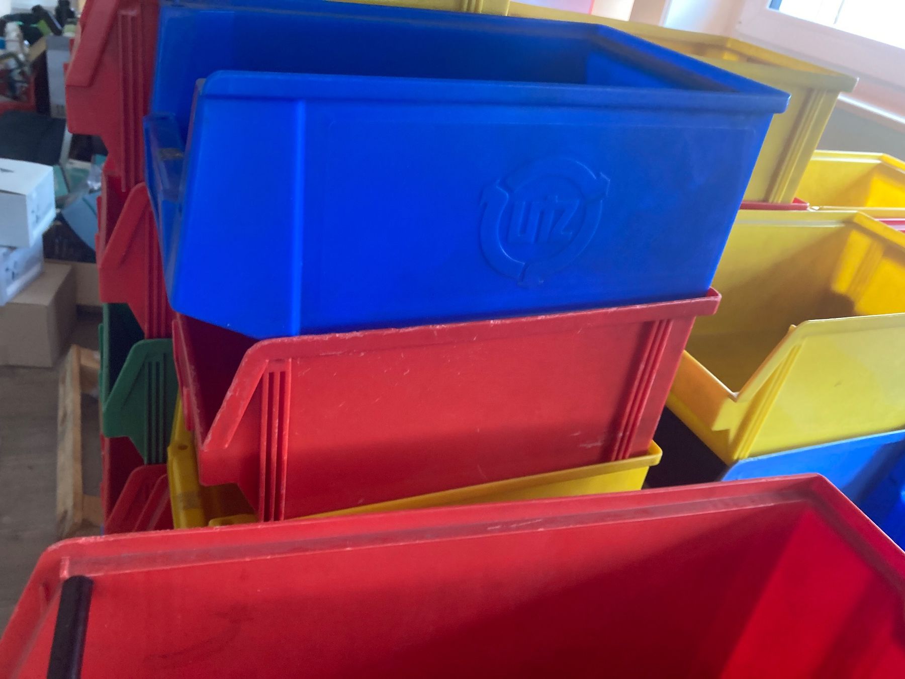 Utz Contenitori & Simili: Lagerboxen Stapelbehälter Kunststoff 12 Stk. gemischte Fa... – Usato da Kaltbrunn venduto da Silberkiste 1