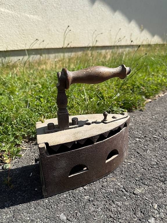 Ferri da stiro: Ancien fer à repasser – Usato da Goumoens-la-Ville venduto da SandieF 4