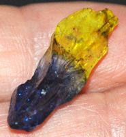Edelstein L-9766 – Blau-Gelber Titan Druzy Achat 25x8mm 7.85