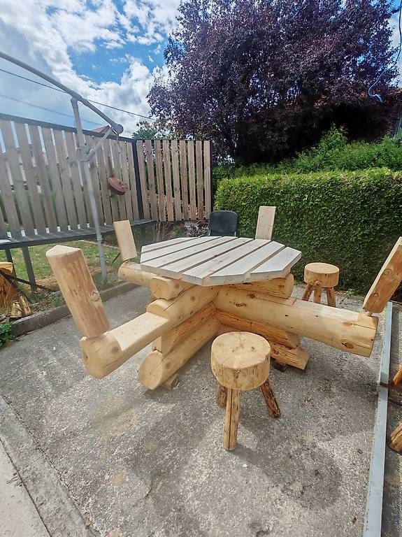 Tische: Table hectogonale en rondins – Gebraucht aus Salavaux von phi_g8r2 2