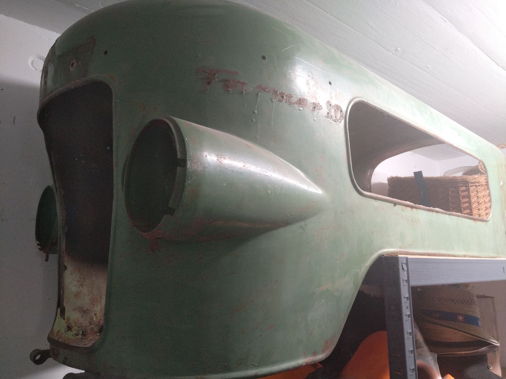 Fendt Traktoren: fendt Farmer 2 Motorhaube – Defekt aus Ettingen von 83peter 1