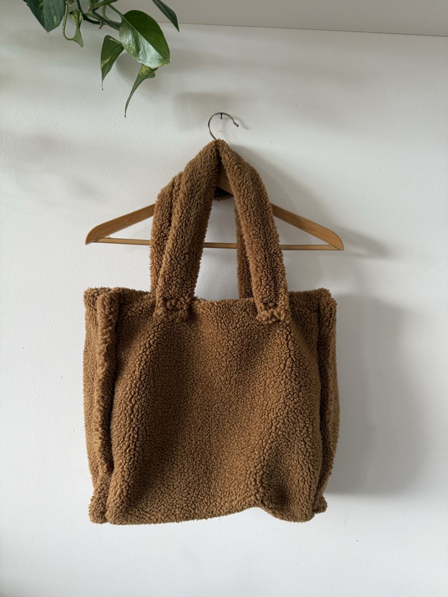 Asos Sacs: Sac cabas marron teddy peu porté  – D'occasion à Cormondrèche par ali_9zh5