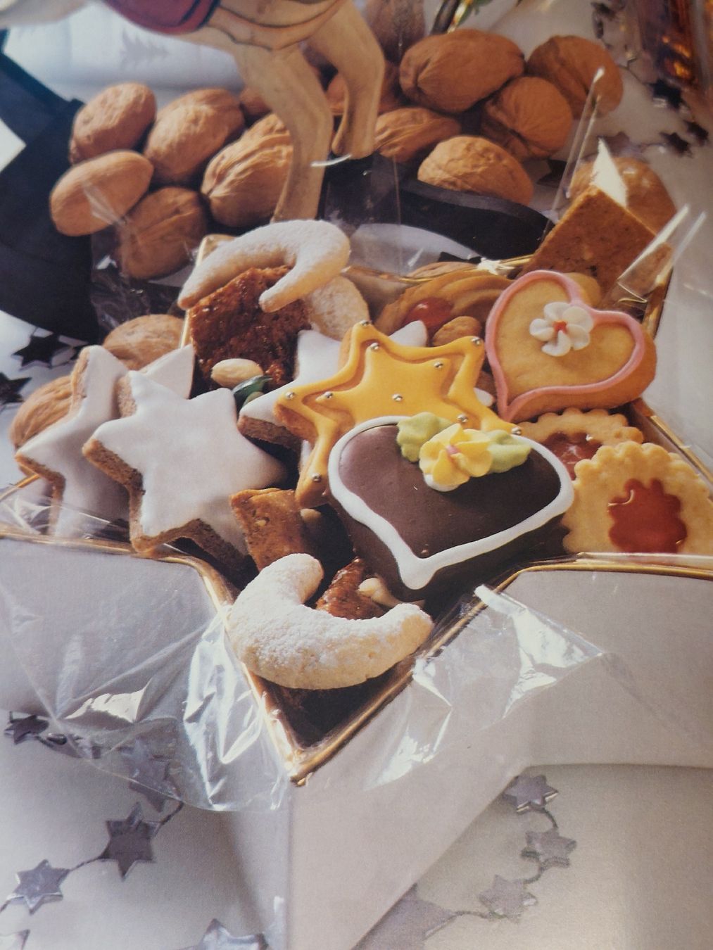 Teglie da forno: 12 Ausstechförmchen & 1 Weihnachts- Backbuch – Usato da Zetzwil venduto da sti_x9xf 5