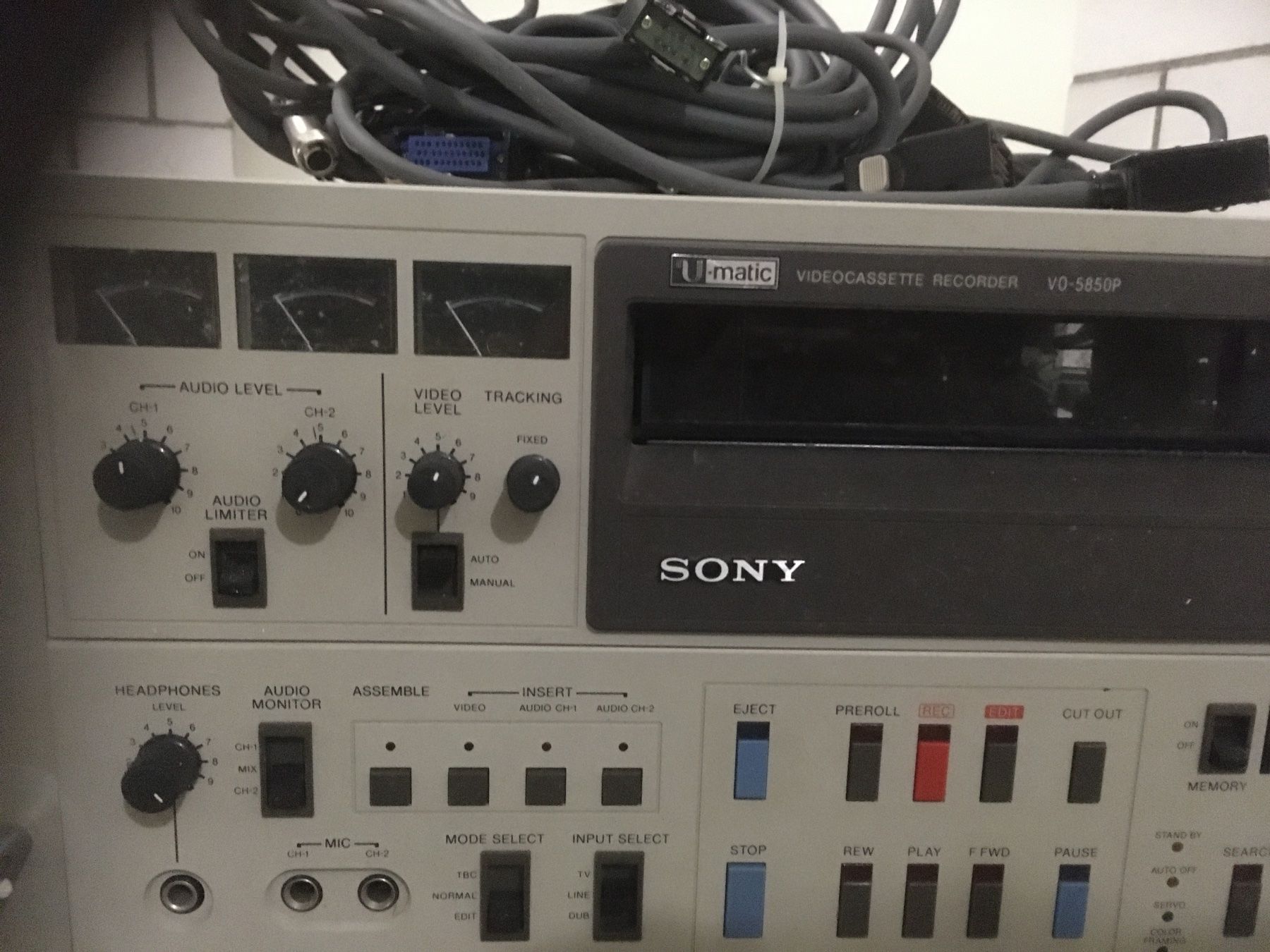 Sony Console di mixaggio: sony u-matic videoschnittpult video editor – Usato da FRIBOURG venduto da Boris004 2
