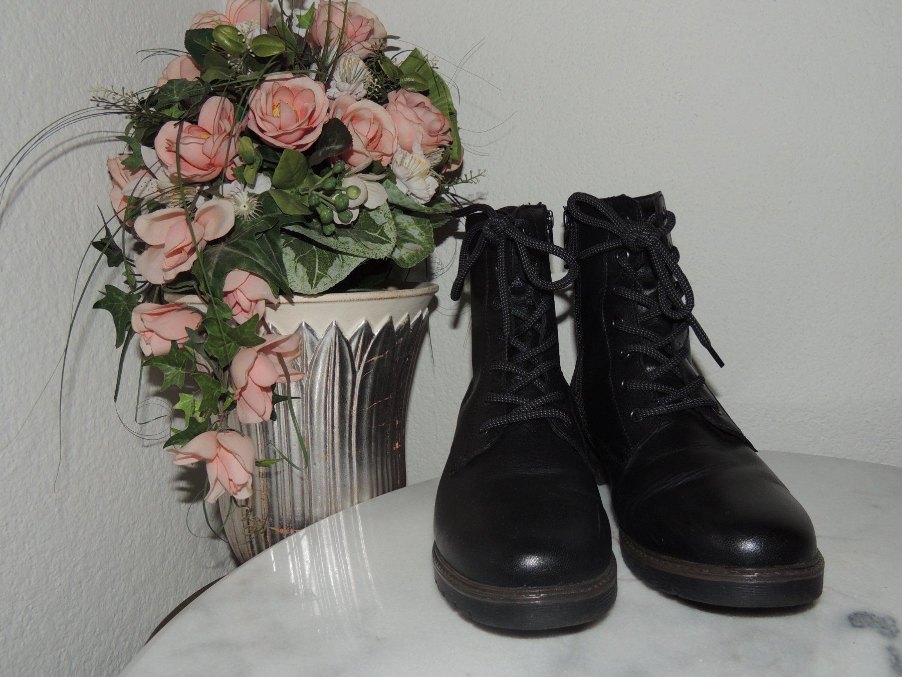 Scarpe da donna: SCHÖNE STIEFELETTE ECHTLEDER PROFILSOHLE NEU 40 – Nuovo e nell'imballaggio originale da Au ZH venduto da FashionConsultant 5