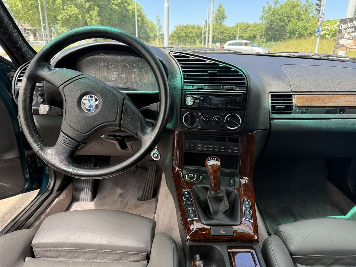 BMW Autos: M3 E36 3.0 Limousine (einer von 1.283 gebauten Exemplaren) – Gebraucht aus Winterthur von Mlendi 3