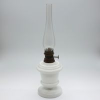 Petroleumlampe -  Weisses Milchglas