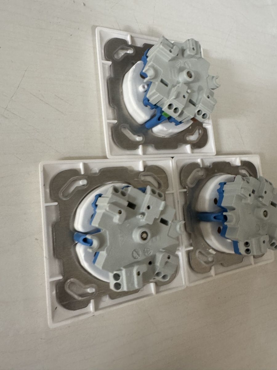 Hager Spine: Steckdose 3x 3fach hager – Usato da Zürich venduto da papaplatte 5
