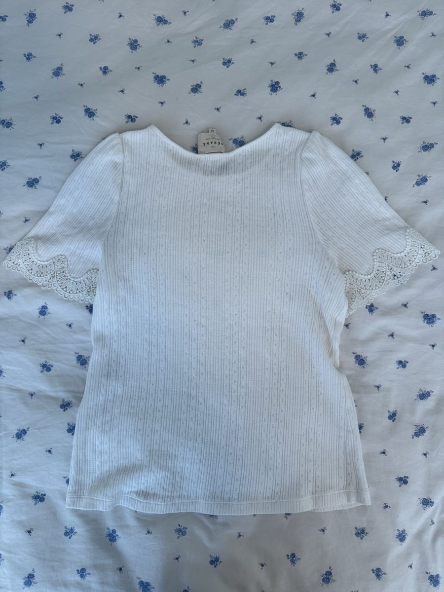 Sezane T-shirt: Sèzane Clea Tshirt – Nuovo (secondo la descrizione) da Aarau Rohr venduto da ash_m7hq 1