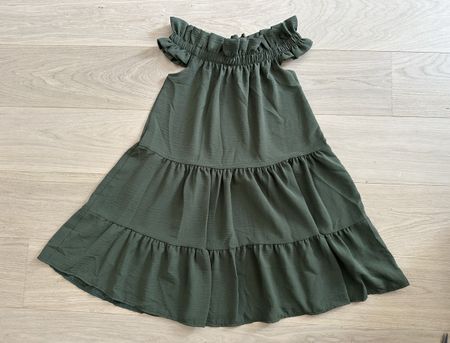 Robe verte kaki taille L épaules dénudées et jupe effet étag