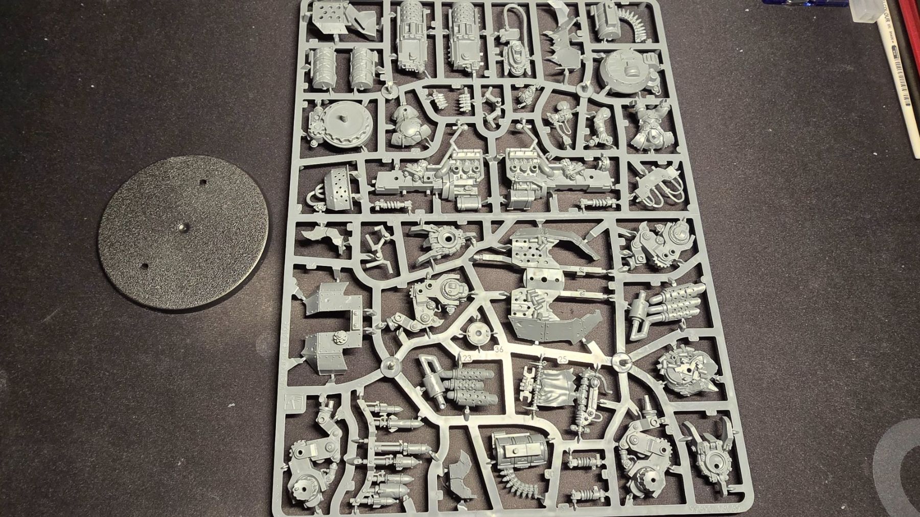 Kit di modellismo & Modellini statici: Warhammer 40k - Ork Big Mek Dakkarig – Nuovo (secondo la descrizione) da Wahlen b. Laufen venduto da Yvgro