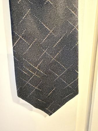 Cravatta seta 100% Made in Italy design geometrico elegante