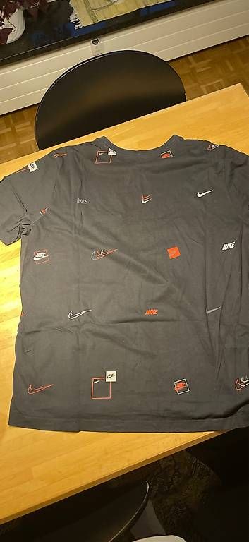 Nike T-shirt: T-Shirt Nike XL – Usato da Basel venduto da pskb24 1