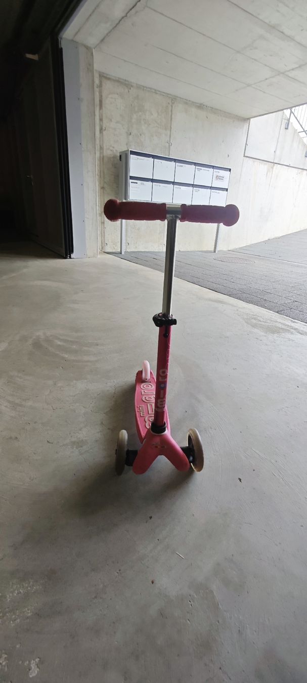 Micro Veicoli per bambini: Micro Mini Scooter  Pink (Rose) – Usato da Müntschemier venduto da caranene 3