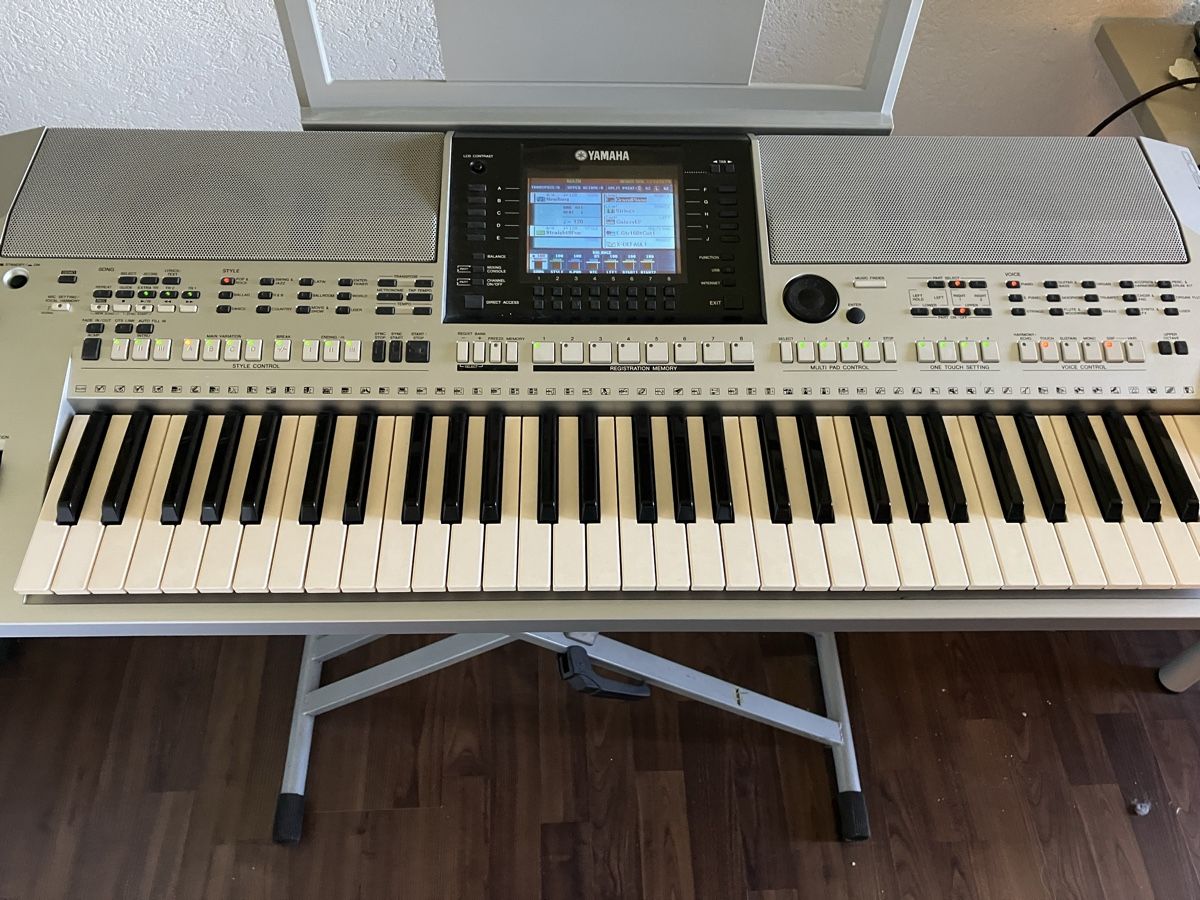 Yamaha Strumenti musicali: Yamaha PSR-S900 Keyboard – Usato da Schönenwerd venduto da Lichi 1