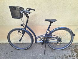 Citybike Btwin dunkelblau mit Korb gebrauchter Zustand