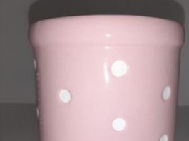 SÜSSER TOPF MIT PUNKTEN ROSA WEISS