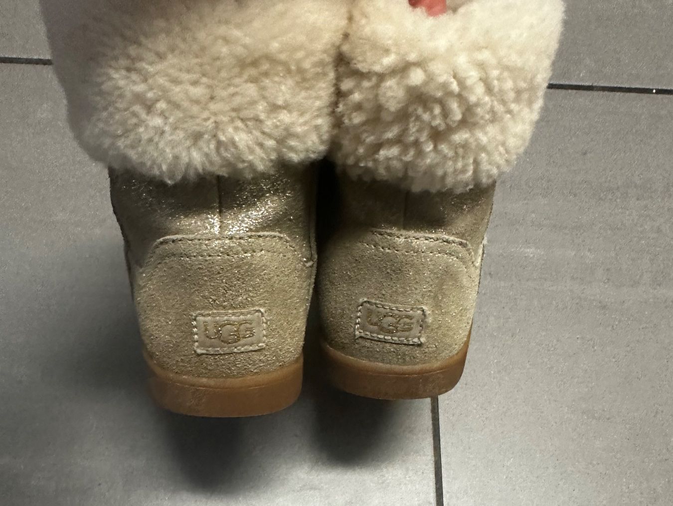 Ugg Scarpe per ragazze: UGG Girl Boots gr.28.5 – Usato da Zürich venduto da Bybyana 1