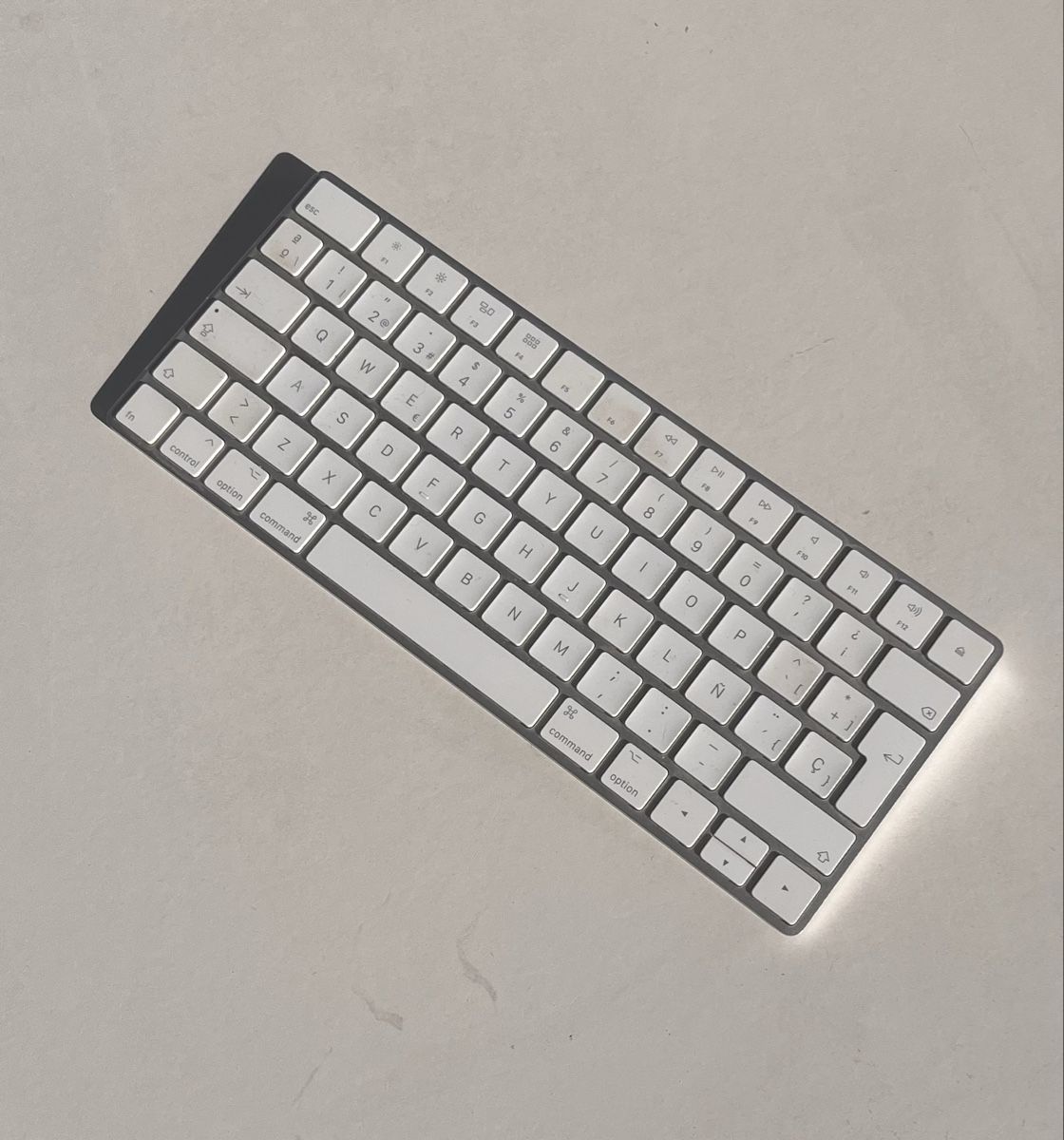 Apple Tastiere: Clavier Apple Magic Keyboard - État impeccable! – Usato da Givisiez venduto da ch.ch.