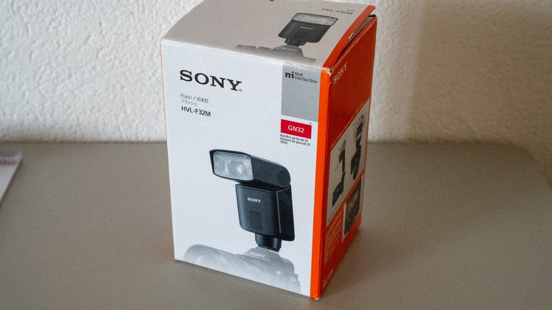 Sony Fotocamera: SONY RX10 IV FLASH SET – Usato da Menzingen venduto da S.F.T 2