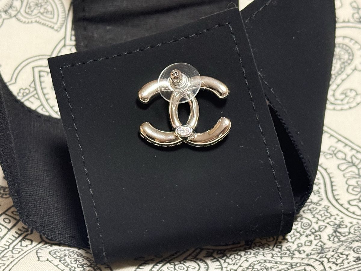 Orecchini pendenti & Orecchini a lobo: Chanel Ohrringe ab 1 Fr – Nuovo e nell'imballaggio originale da Wattwil venduto da SchweizIT 1