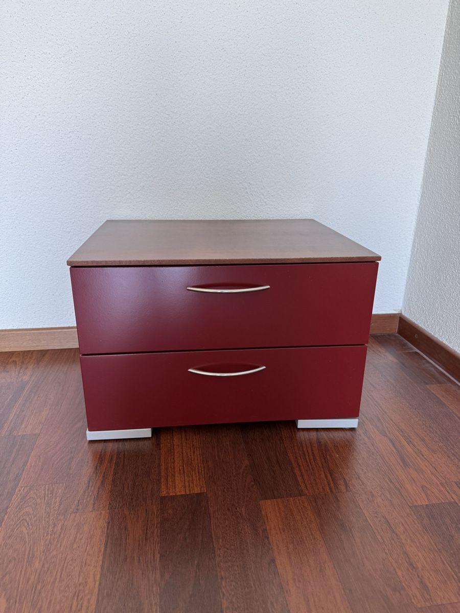 Comodini: Nachttisch / Kommode rot-braun mit 2 Schubladen – Usato da Altendorf venduto da lad_fm5y
