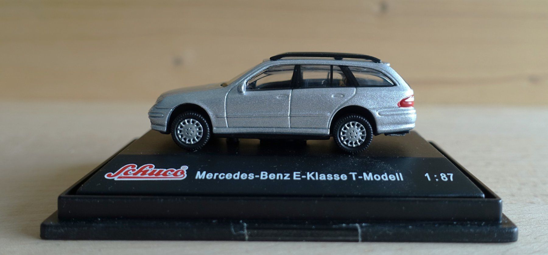Mercedes-Benz Modellini d'auto: MB E Klasse T Modell, Schuco Art. ? – Usato da Horw venduto da SwissSteamMemories